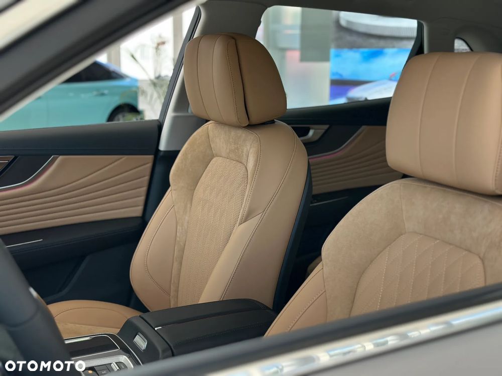 Hongqi HS5 - 11
