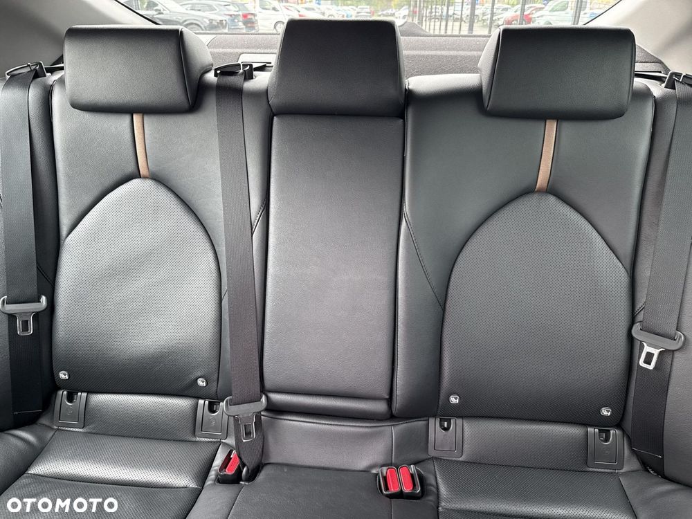 Toyota Camry - 16