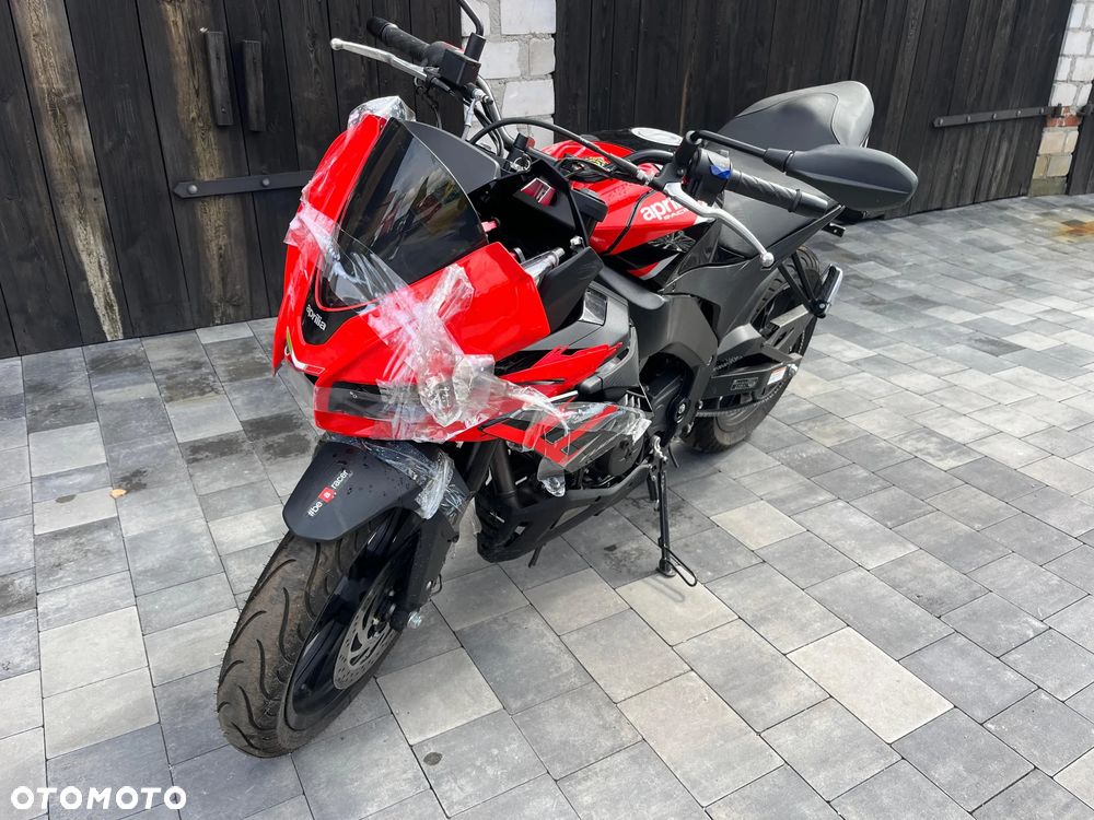 Aprilia Tuono - 1