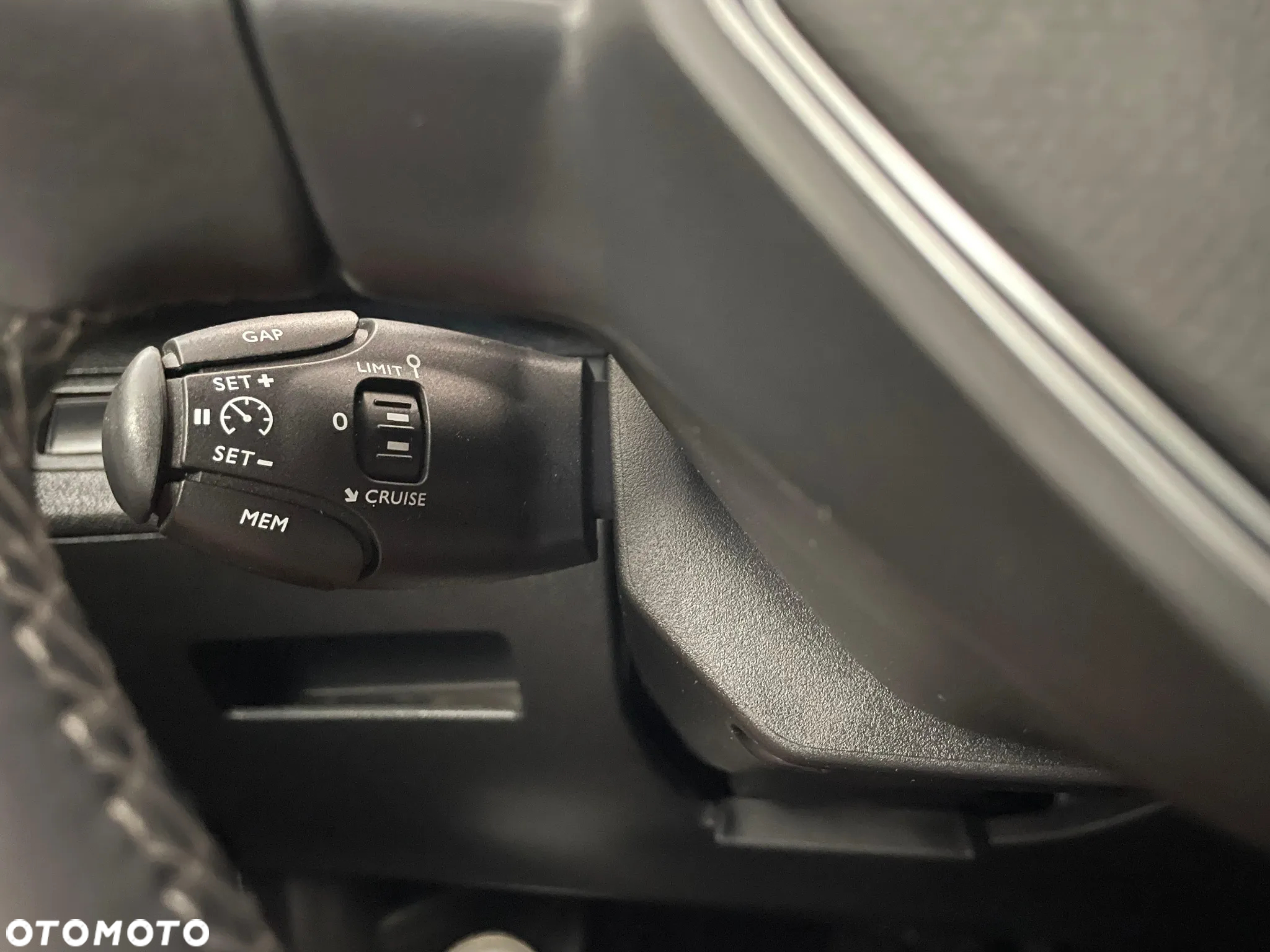 Peugeot 5008 1.6 PureTech Allure S&S EAT8 - 25
