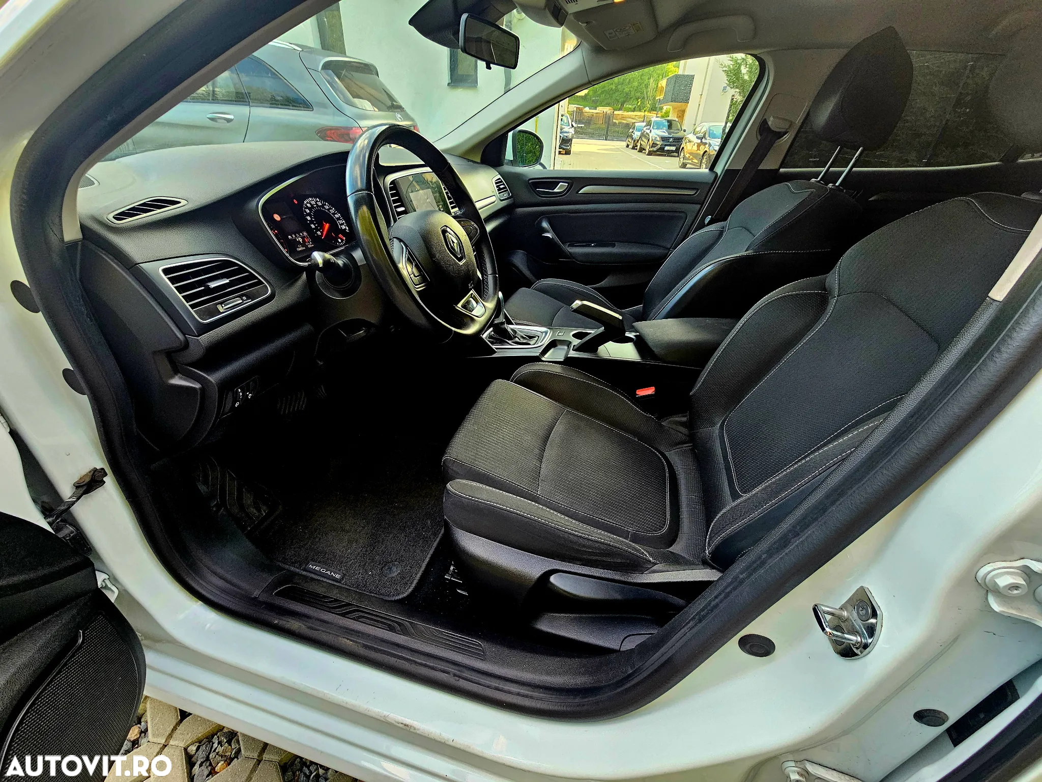Renault Megane BLUE dCi 115 EDC BUSINESS EDITION - 6