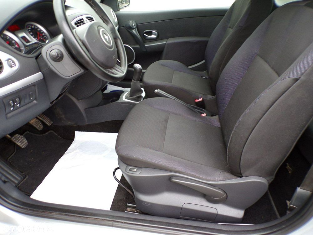 Renault Clio - 22