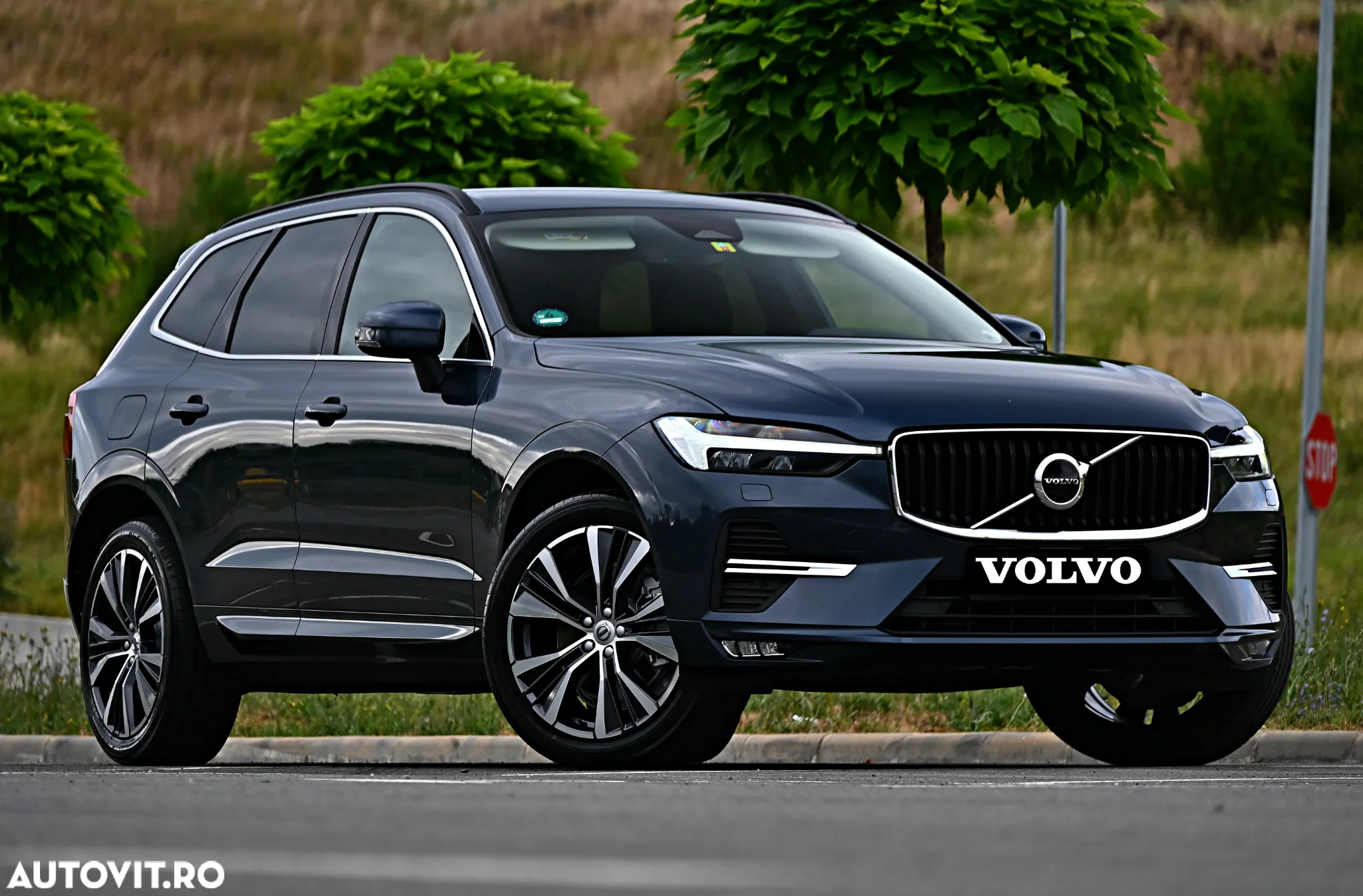 Volvo XC 60 B4 D AWD Geartronic Momentum Pro - 3