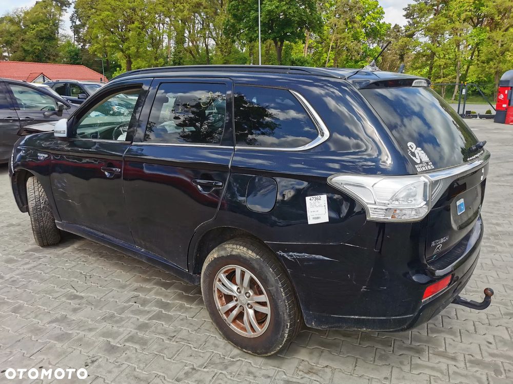 Mitsubishi Outlander Intense + - 10