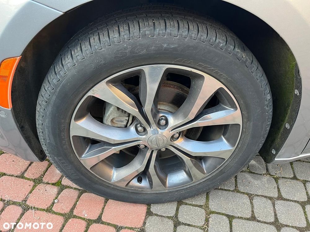 Chrysler Pacifica - 32