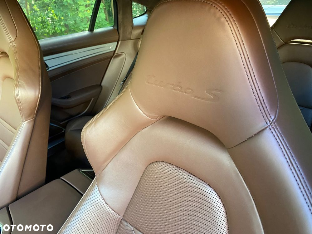 Porsche Panamera - 30