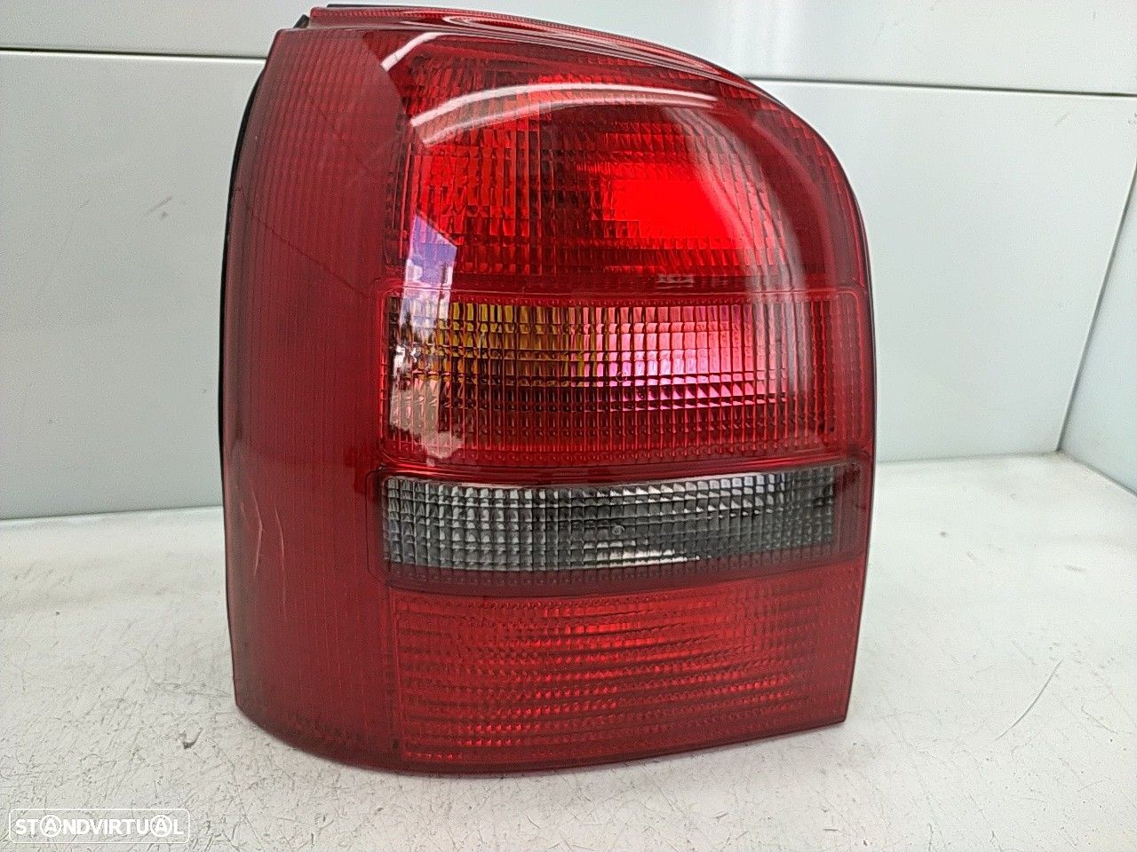 Farolim Tras Esquerdo Painel Stop Audi A4 Avant (8D5, B5) - 1