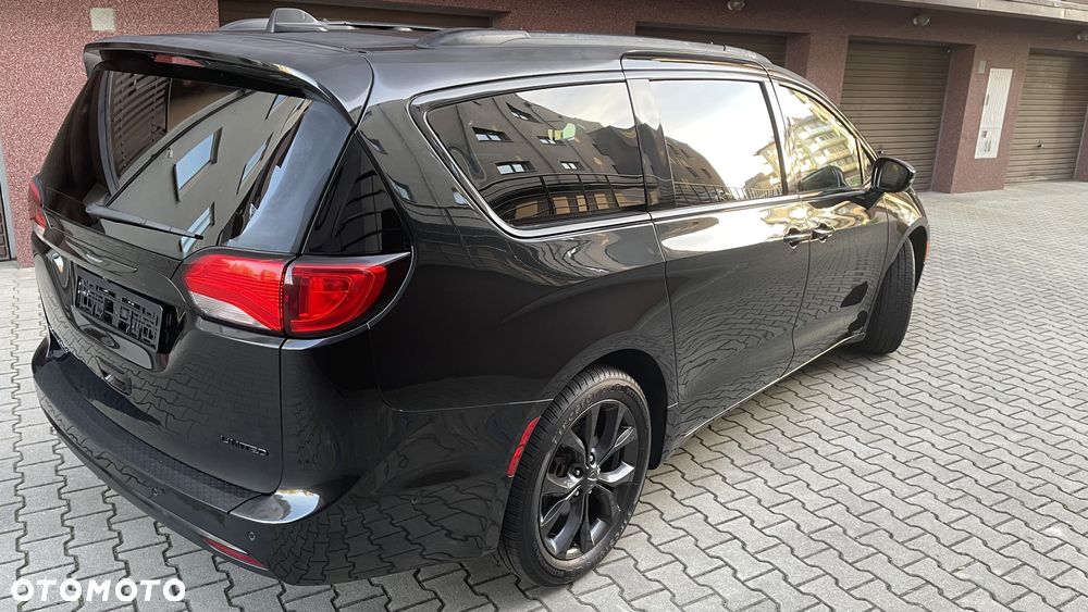 Chrysler Pacifica - 8