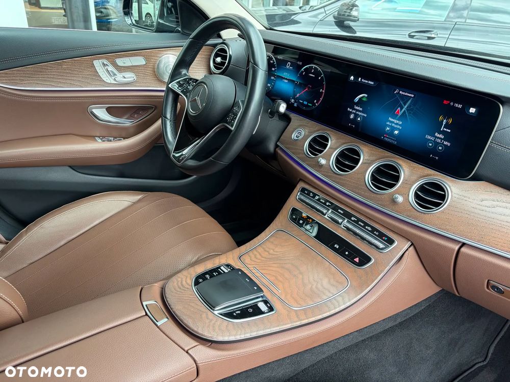 Mercedes-Benz Klasa E 220 d 4-Matic Exclusive - 22