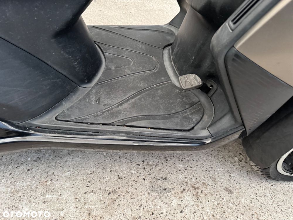 Peugeot Metropolis - 11