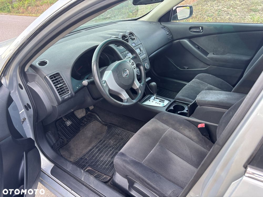 Nissan Altima - 17