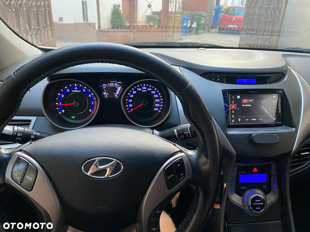 Hyundai Elantra 1.6 Comfort - 11