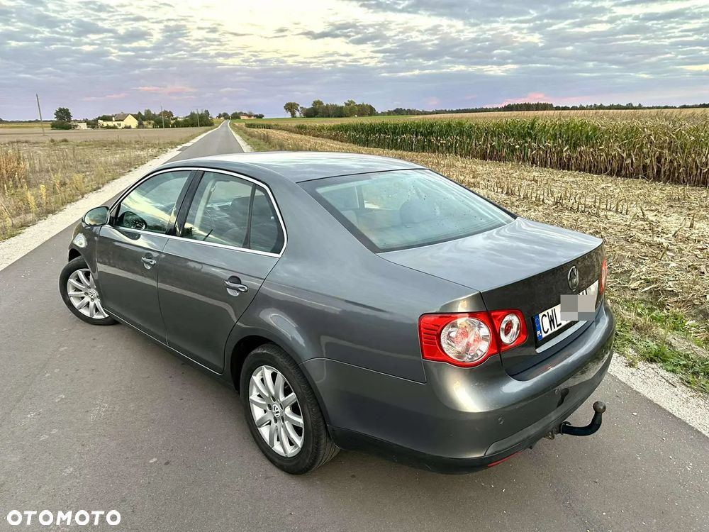 Volkswagen Jetta - 6