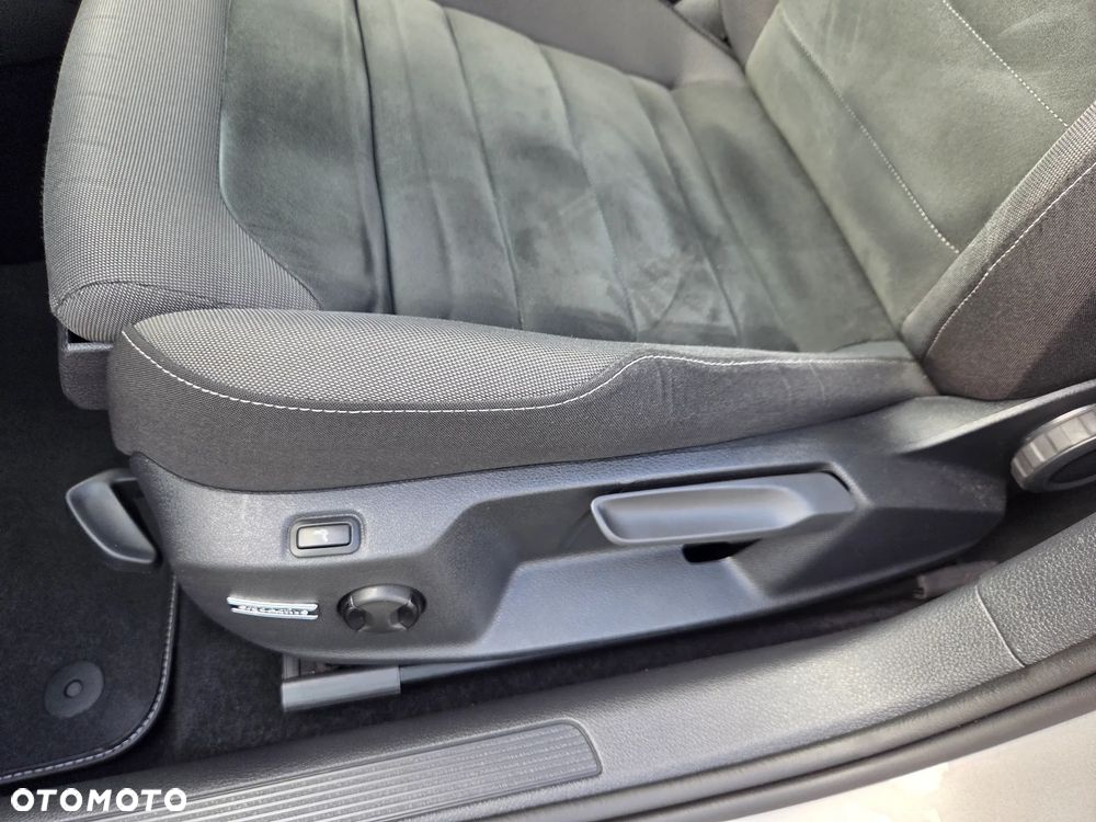 Volkswagen Golf 1.4 TSI BMT Comfortline - 19