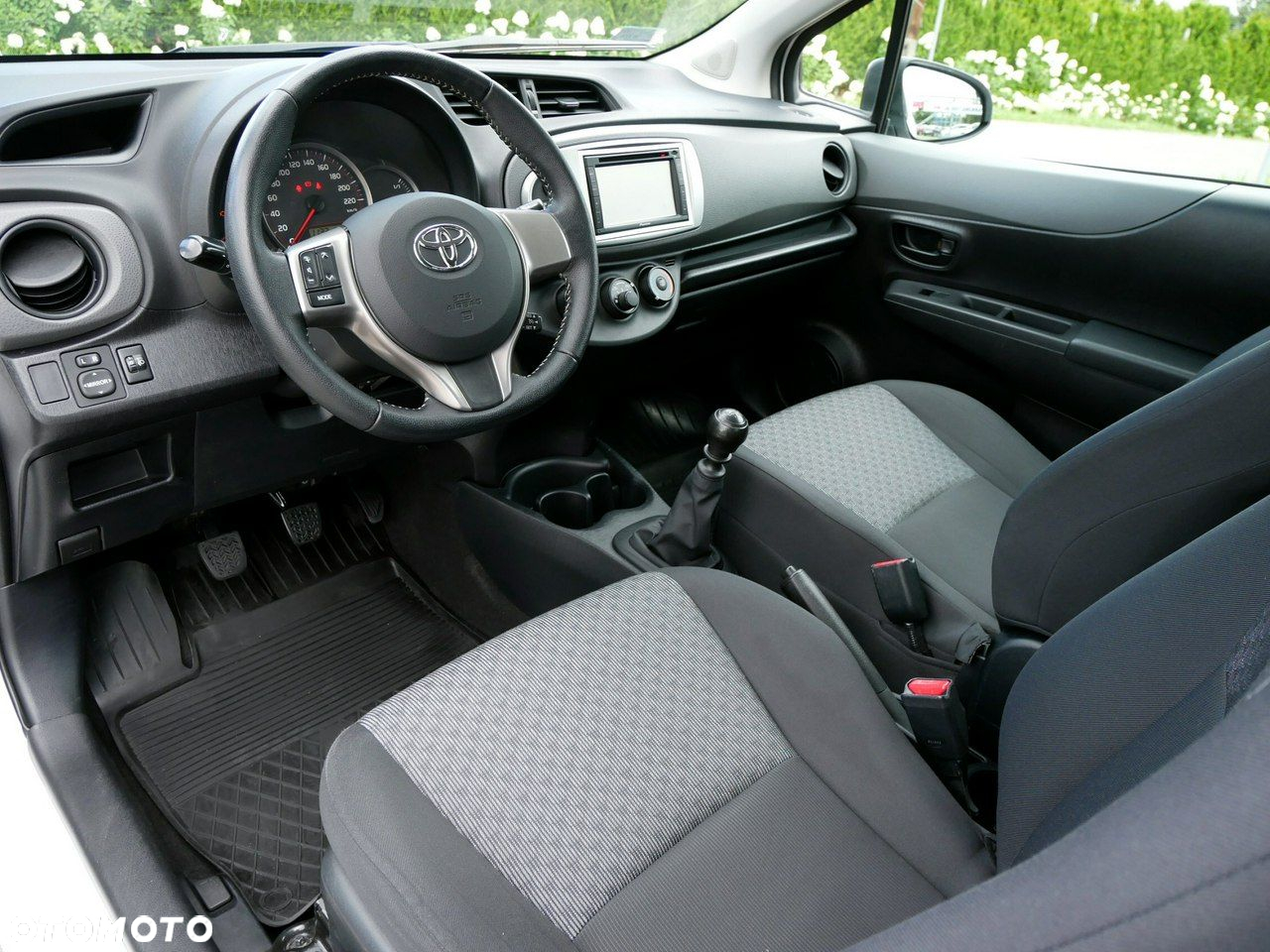 Toyota Yaris 1.4 D-4D - 12