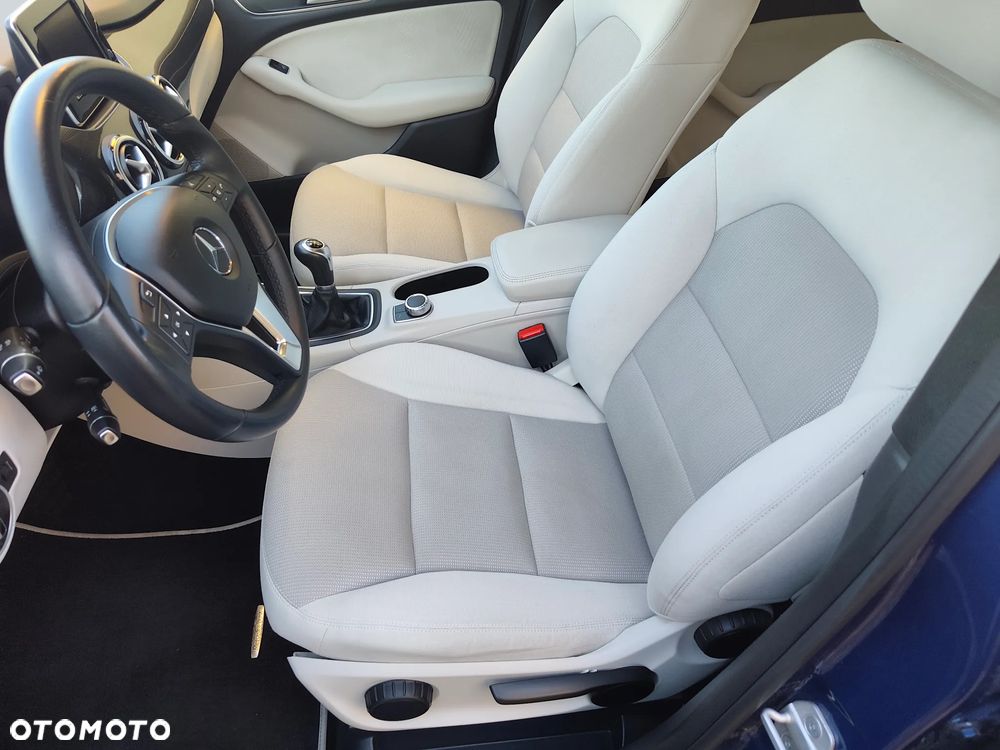 Mercedes-Benz Klasa B 180 CDI (BlueEFFICIENCY) - 22