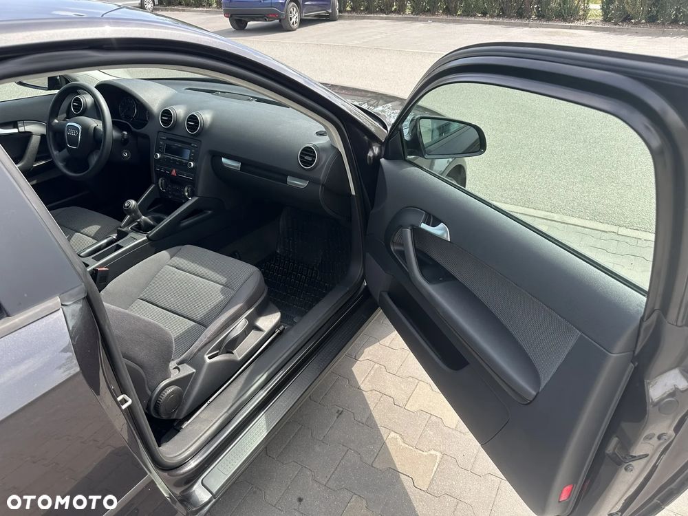 Audi A3 3-drzwiowe 1.6 Attraction - 16