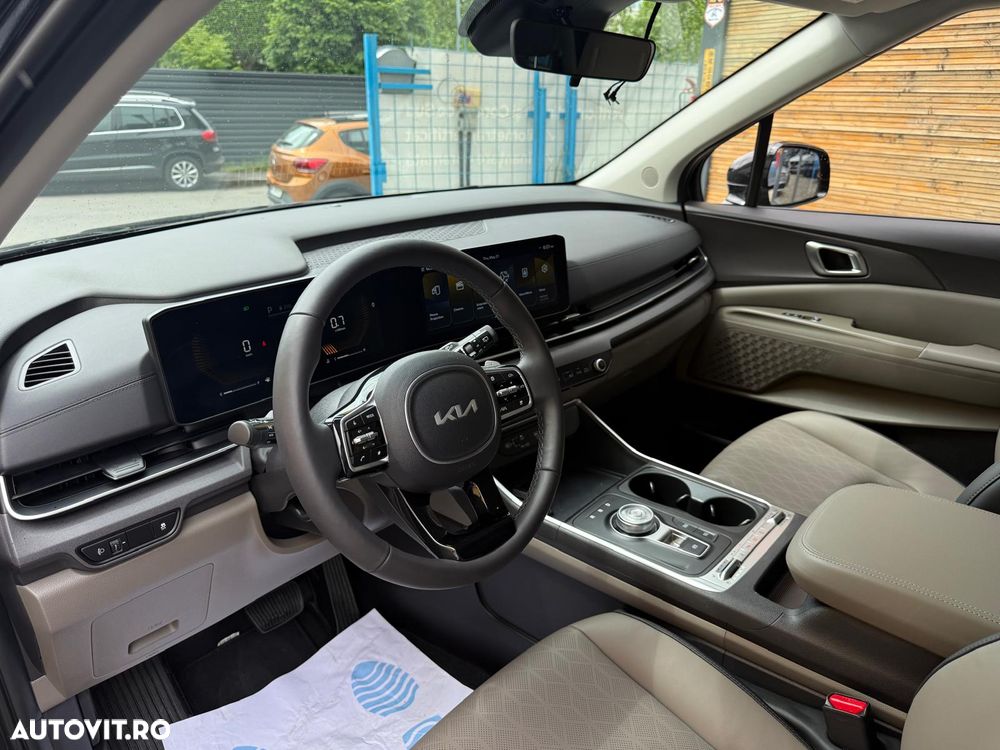 Kia Carnival - 7