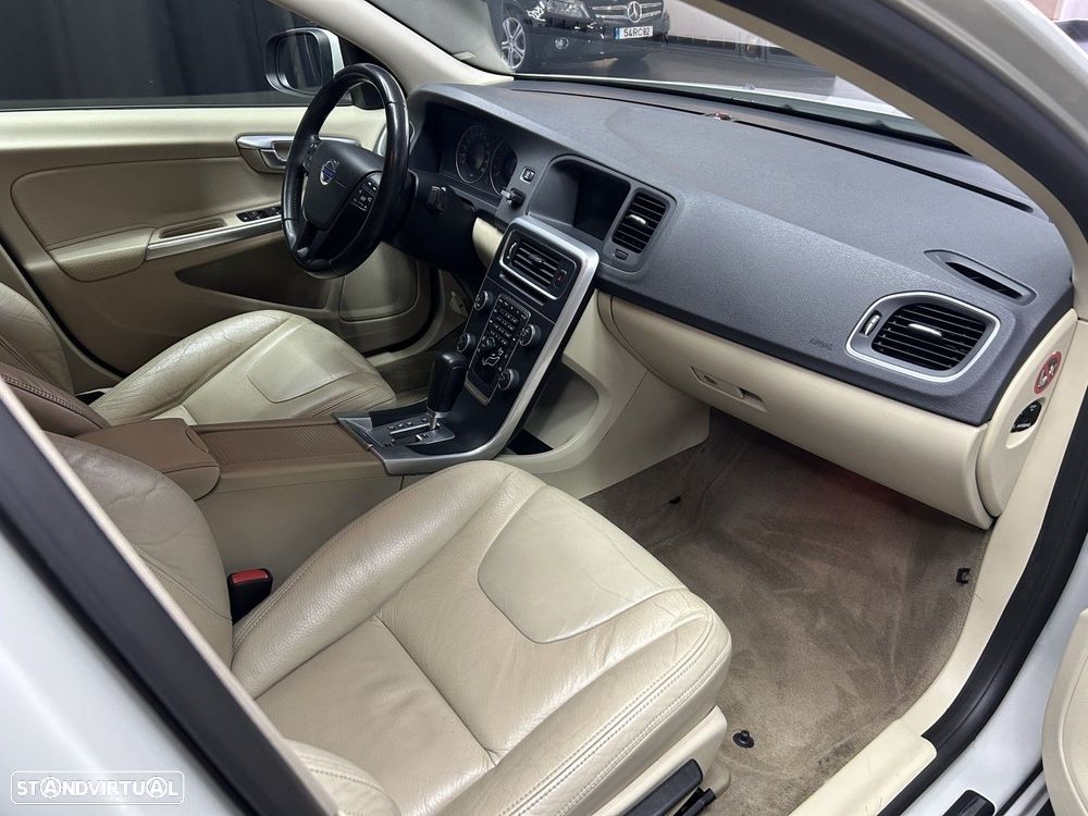 Volvo S60 2.0 D3 Momentum Geartronic - 8