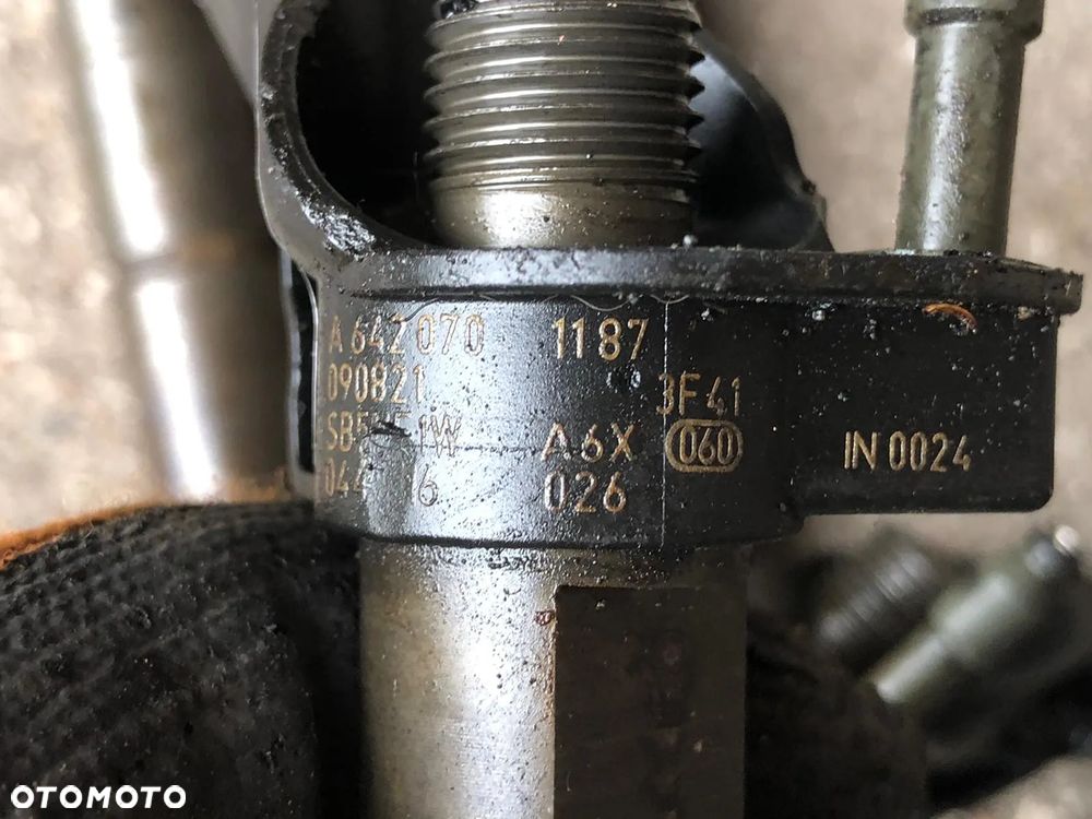 WTRYSKIWACZ WTRYSK MERCEDES W221 W212 3.0 CDI 6420701187 0445116026 - 2