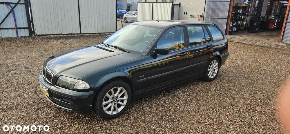 BMW Seria 3 318i - 1