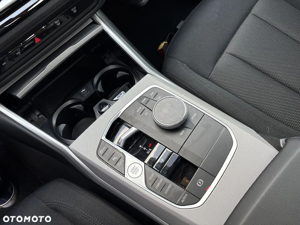 BMW Seria 3 318i - 17