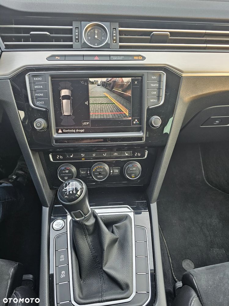 Volkswagen Passat Variant 2.0 TDI BMT Highline - 22