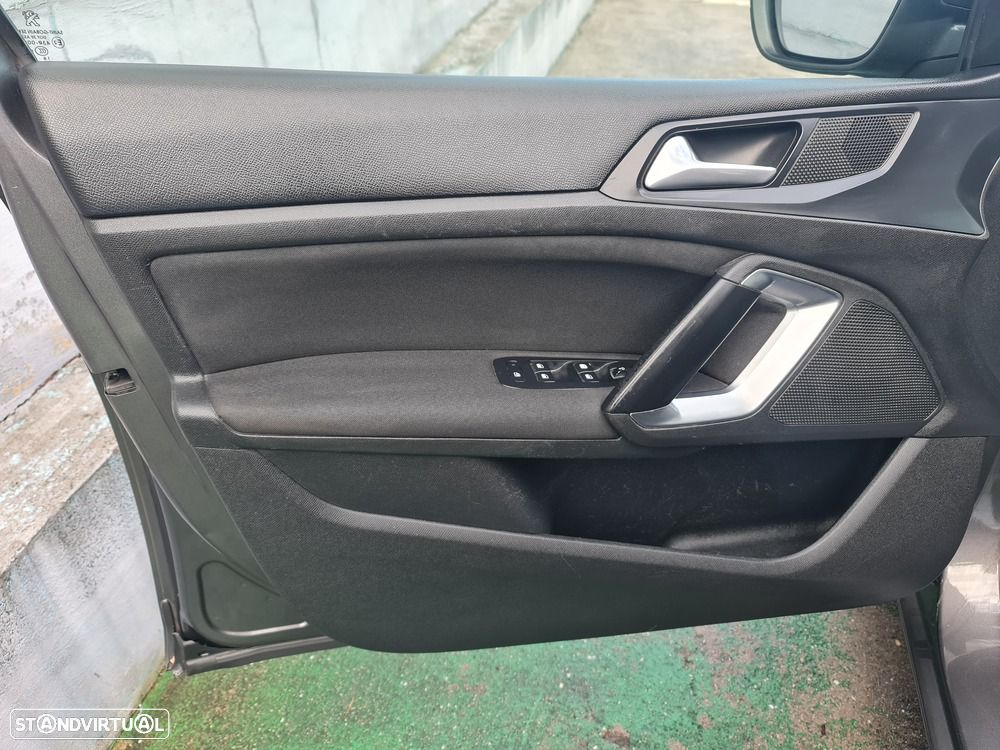 Peugeot 308 SW BlueHDi 120 EAT6 Stop & Start Allure - 12