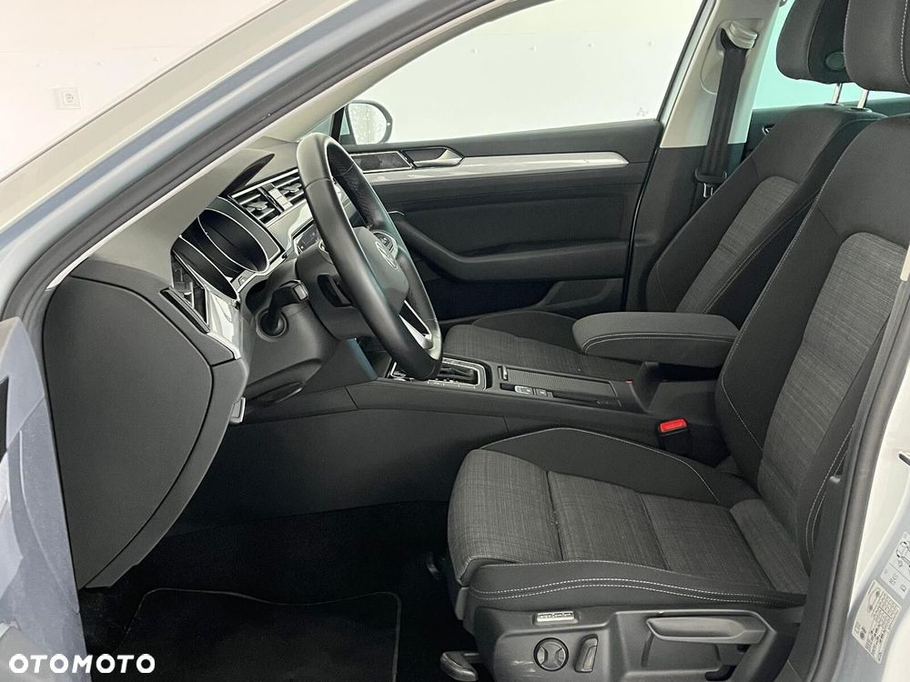 Volkswagen Passat - 16