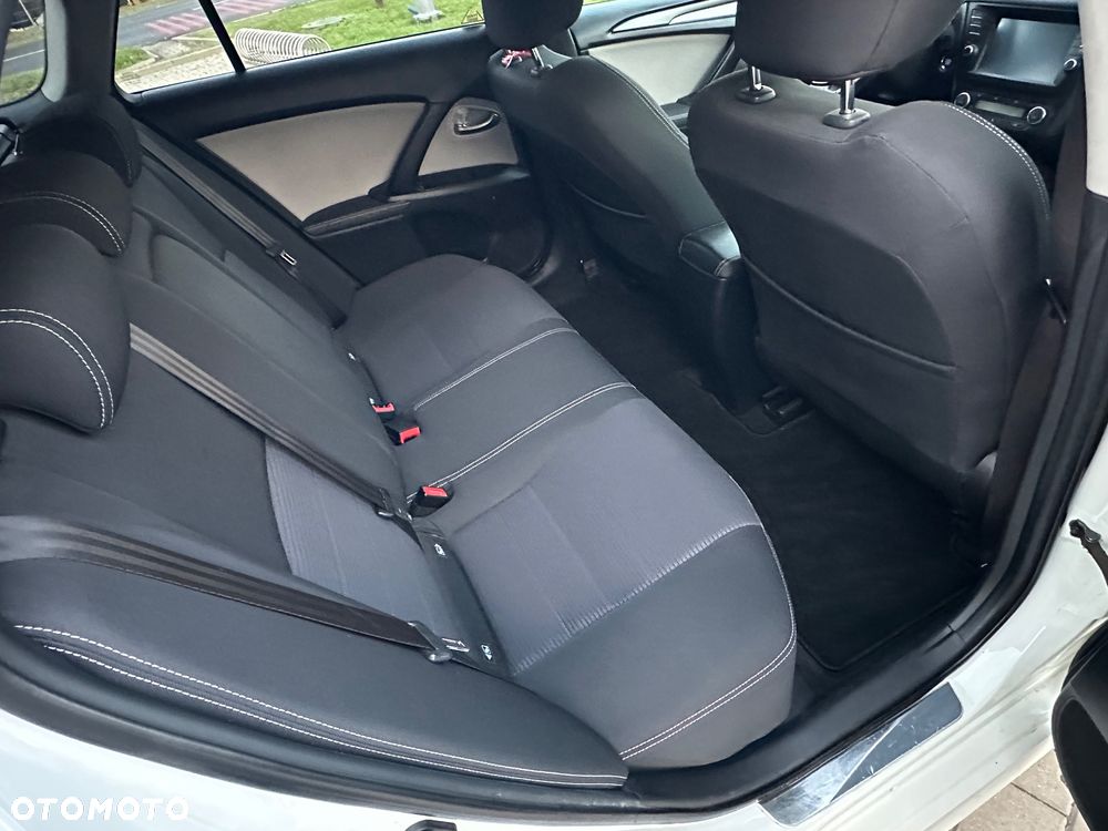 Toyota Avensis Touring Sports 1.8 Comfort - 23