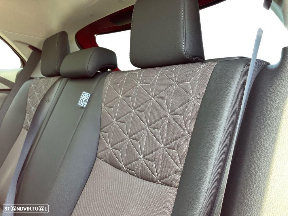 Toyota Yaris Cross 1.5 HDF Luxury - 23