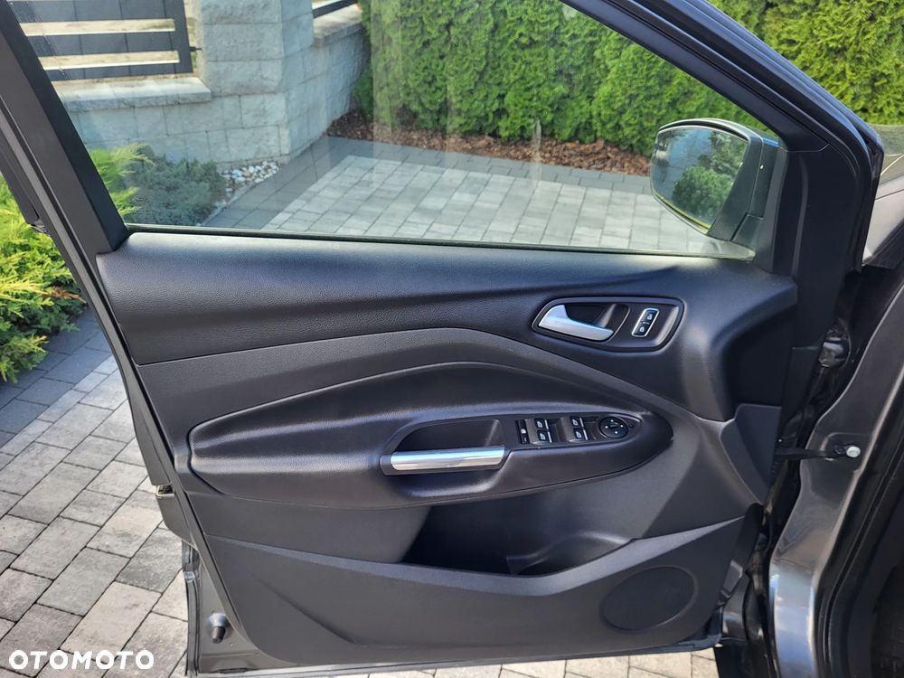 Ford Kuga 2.0 TDCi 2x4 Titanium - 12