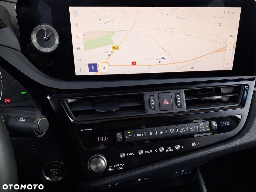Lexus ES 300h Business Edition - 12