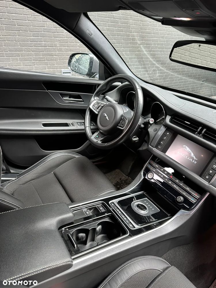 Jaguar XF 2.0 i4D R-Sport - 22