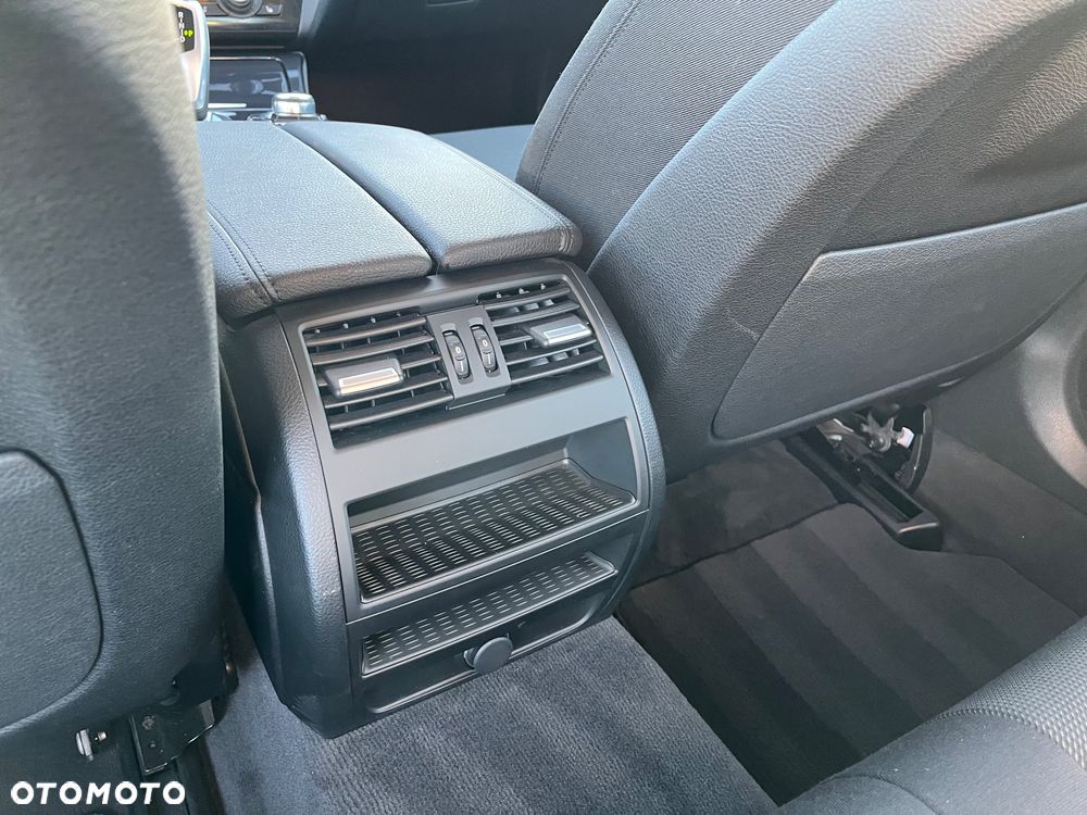 BMW Seria 5 518d Sport - 24