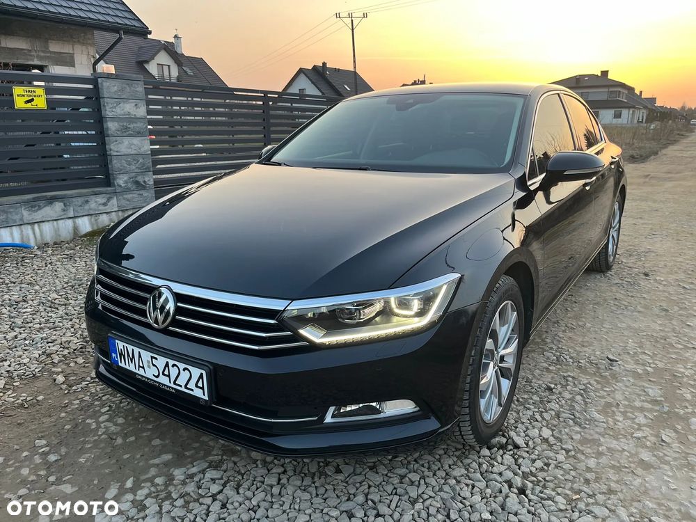 Volkswagen Passat - 1