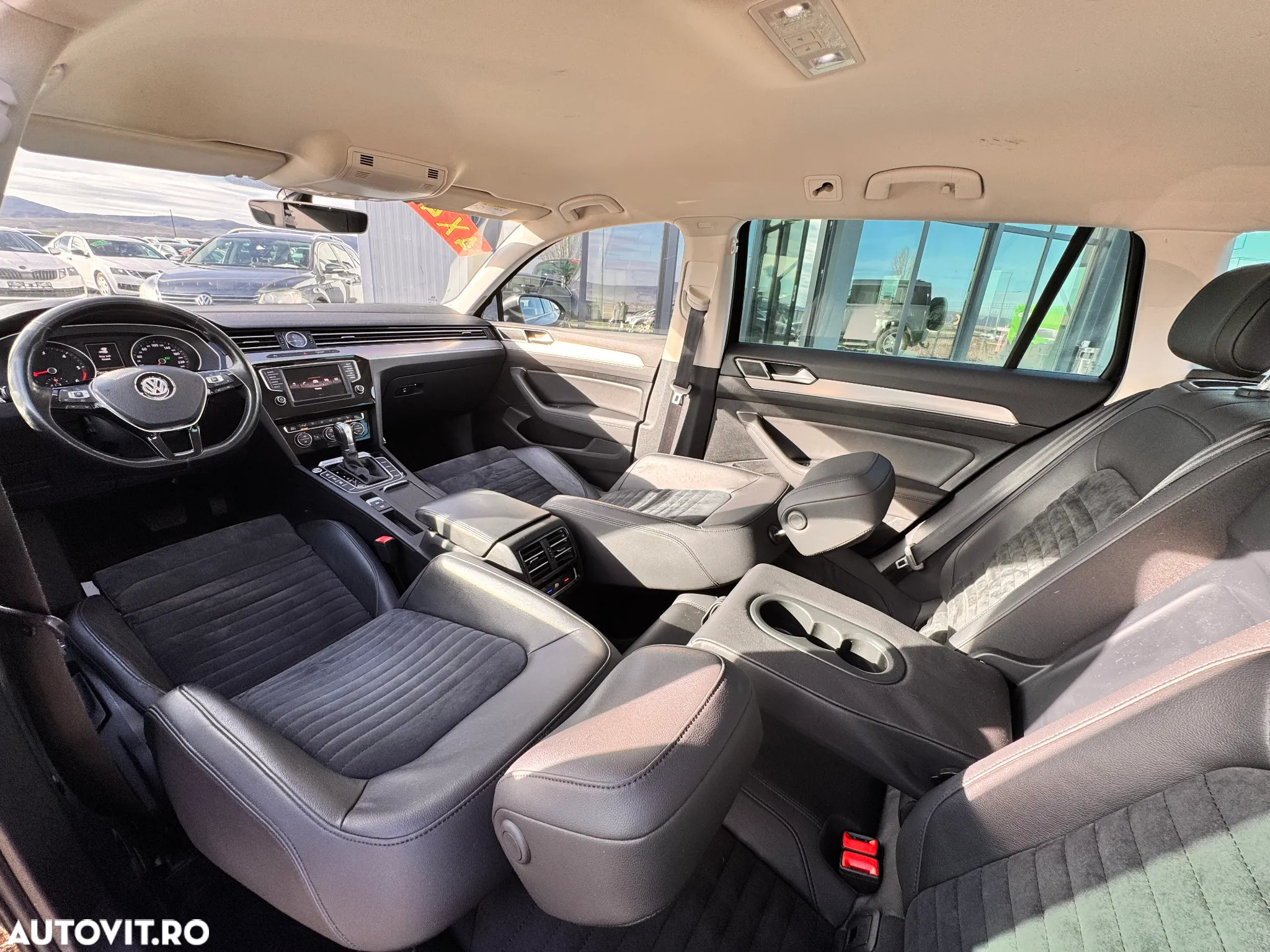 Volkswagen Passat Variant 2.0 TDI DSG 4Motion Highline - 25
