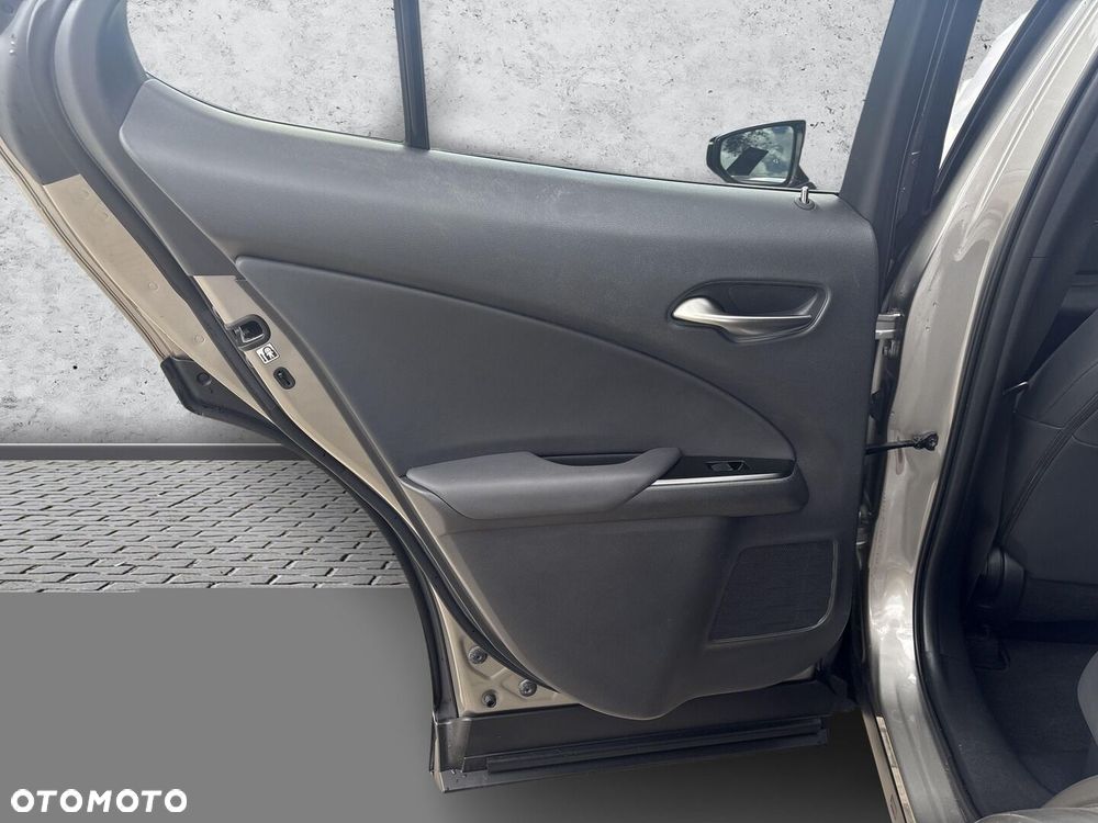 Lexus UX - 14