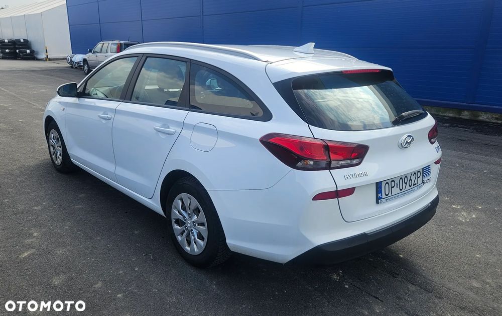 Hyundai i30 1.6 D Classic + - 4