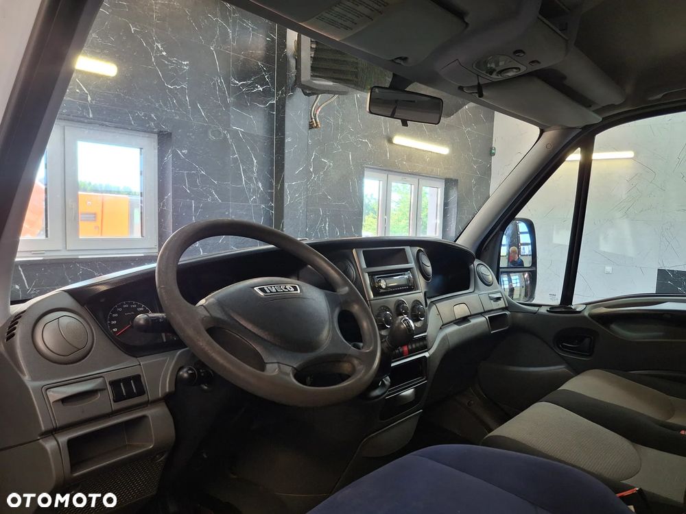 Iveco Daily 35C13 Wywrotka Kipper Wywrot Koła Bliźniacze Podwójne Doka Dubel Brygadówka 7 Miejsc 2013 Rok Na Bliźniakach DMC 3500 KG Hak Udźwig 3500 kg Skrzynia Narzędziowa Schowek Nowy Rozrząd - 30