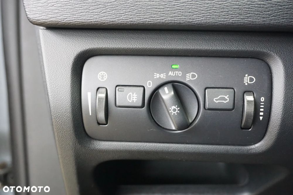 Volvo V40 D2 Kinetic - 29