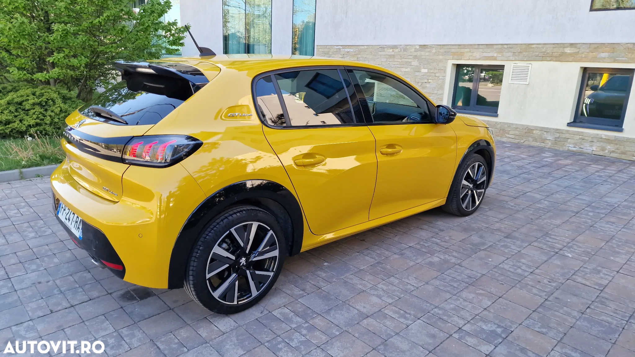 Peugeot 208 1.2 L PureTech STT EAT8 GT Line - 35