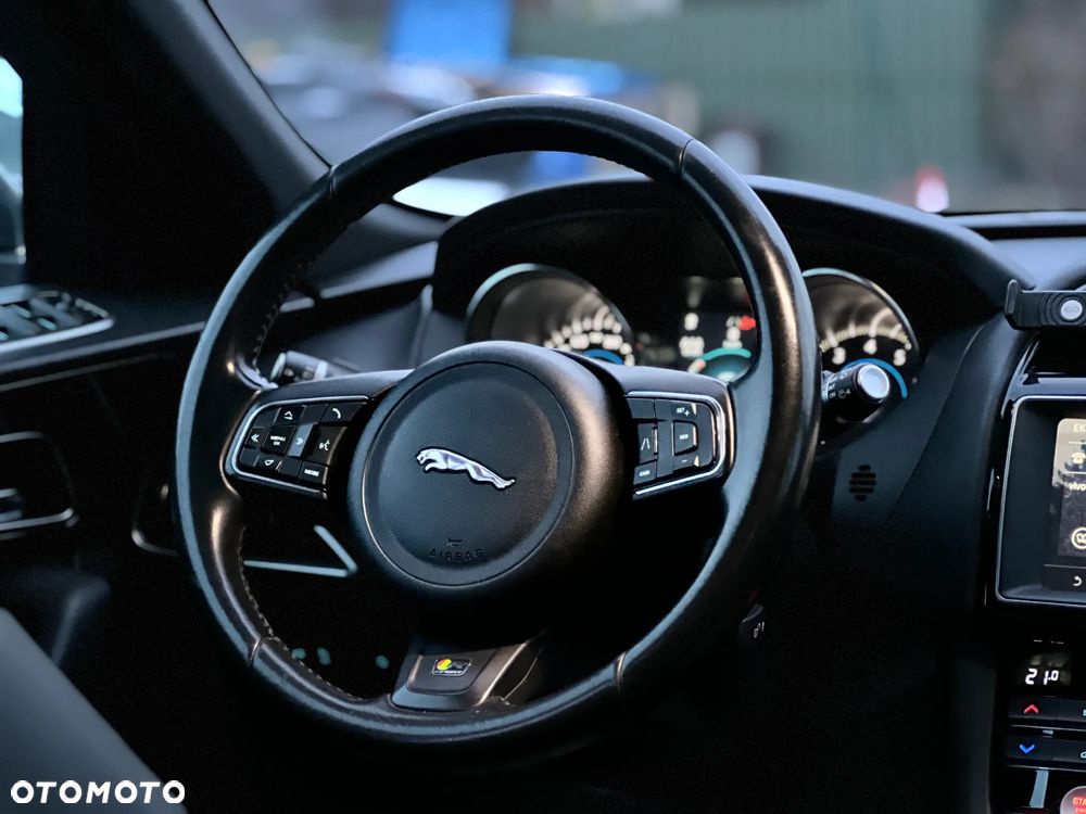 Jaguar F-Pace 25t AWD Prestige - 21
