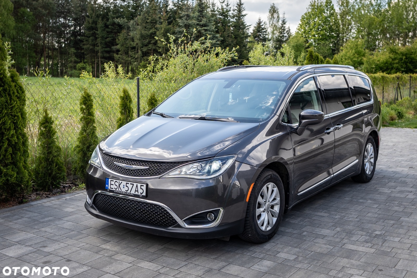 Chrysler Pacifica - 2