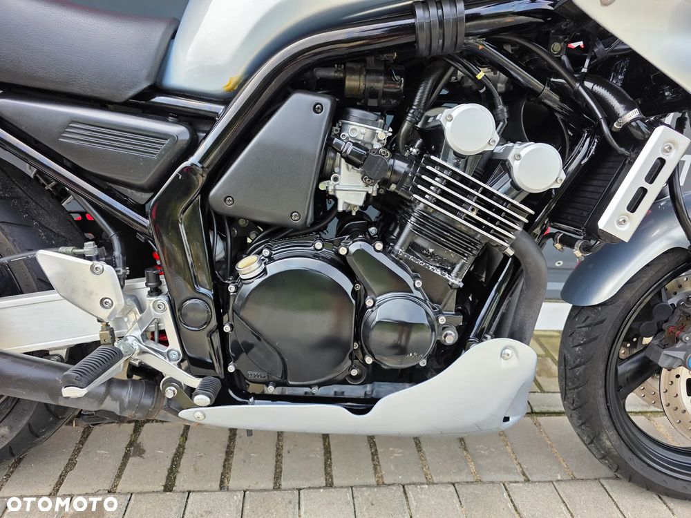 Yamaha FZS - 11