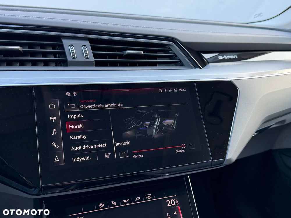 Audi Q8 Sportback e-tron - 17