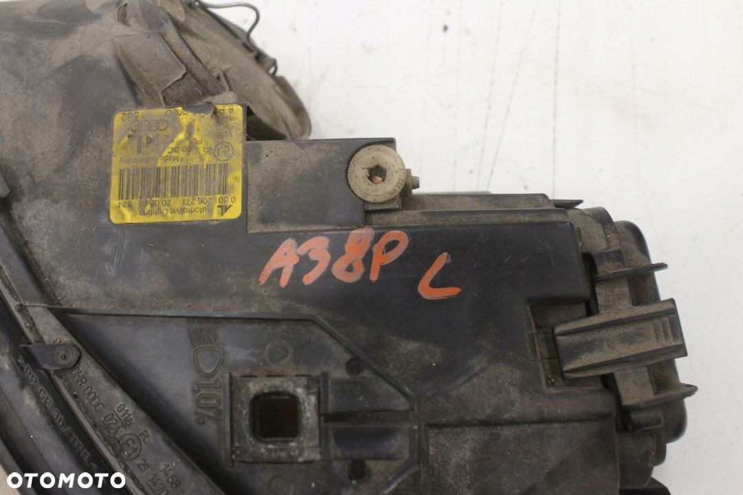 A3 8P 3D LAMPA PRAWY PRZÓD XENON - 8