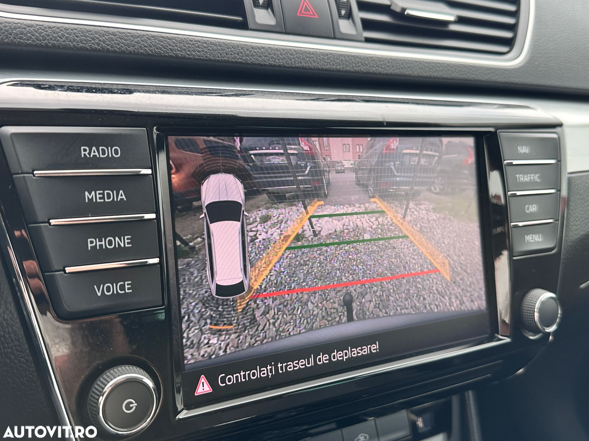 Skoda Superb 2.0 TDI DSG Ambition - 27