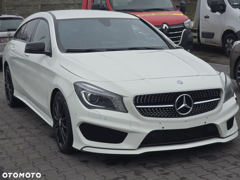 Mercedes-Benz CLA 180 AMG Line - 2