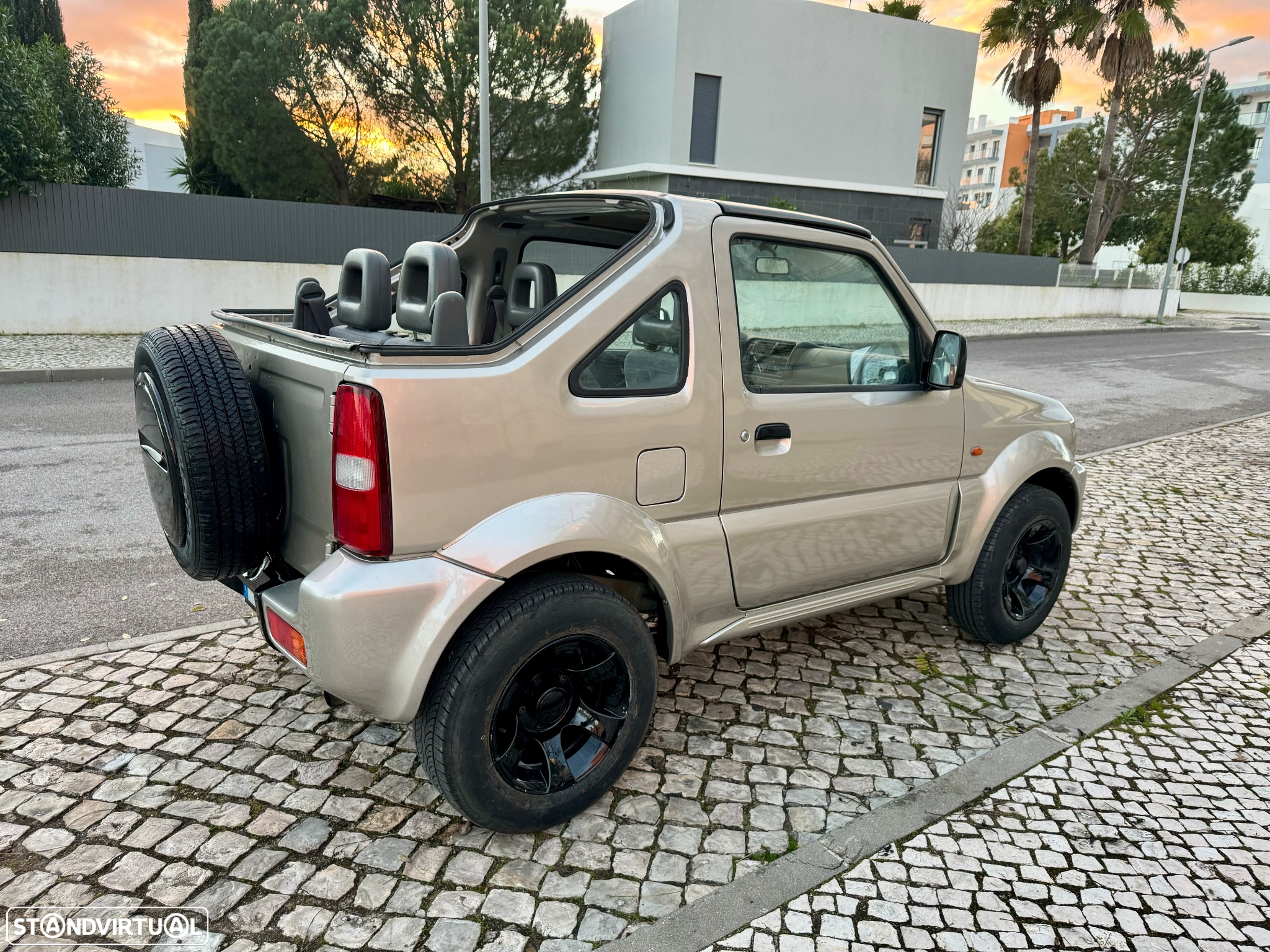 Suzuki Jimny - 12
